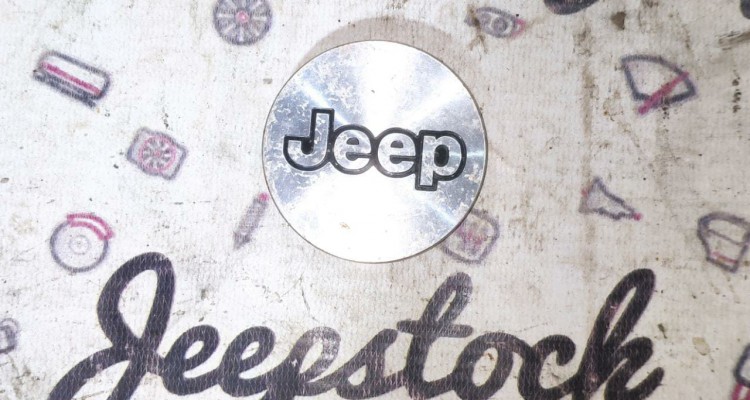 Заглушка литого диска Jeep Grand Cherokee ZG-ZJ, оригинальный номер производителя 52059522AA OEM Заглушка литого диска