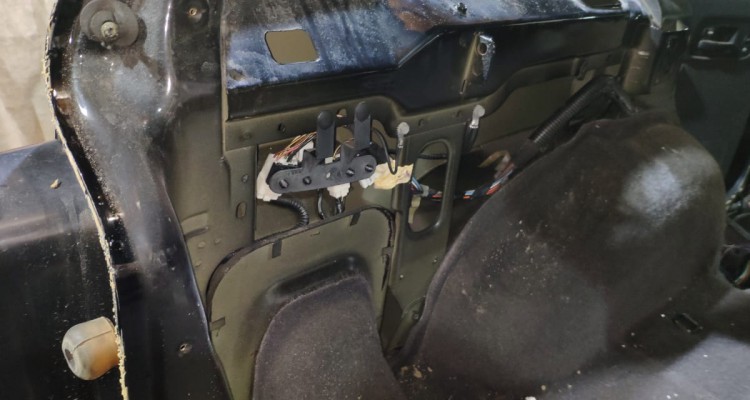 Кронштейн проводки заднего левого крыла 96-01 Jeep Cherokee XJ, оригинальный номер производителя OEM Кронштейн проводки заднего левого крыла 96-01