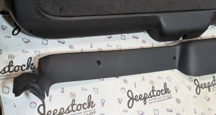 Обшивка 5ой двери 96-98г (AGATE) Jeep Grand Cherokee ZG-ZJ, оригинальный номер производителя 5EZ50SAZ, 55196274, 5216729 OEM Обшивка 5ой двери 96-98г (AGATE)
