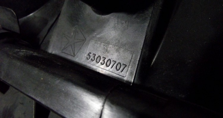 Корпус воздушного фильтра 96-01 Jeep Cherokee XJ, оригинальный номер производителя 53030707 OEM Корпус воздушного фильтра 96-01