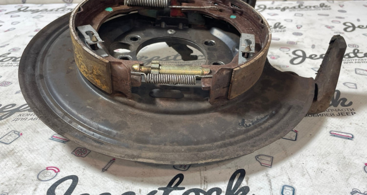 Опорный щит задний тормозной левый Jeep Grand Cherokee ZG-ZJ, оригинальный номер производителя 04796343, 04762129, 04796337 OEM Опорный щит задний тормозной левый