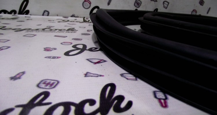 Уплотнительная резинка двери передняя правая Jeep Grand Cherokee WG-WJ, оригинальный номер производителя 55135919AD OEM Уплотнительная резинка двери передняя правая