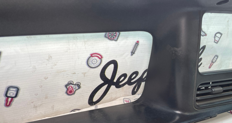 Накладка Щитка приборов 96-98г (дефект) Jeep Grand Cherokee ZG-ZJ, оригинальный номер производителя 55116241 OEM Накладка Щитка приборов 96-98г (дефект) Jeep Grand Cherokee ZG-ZJ