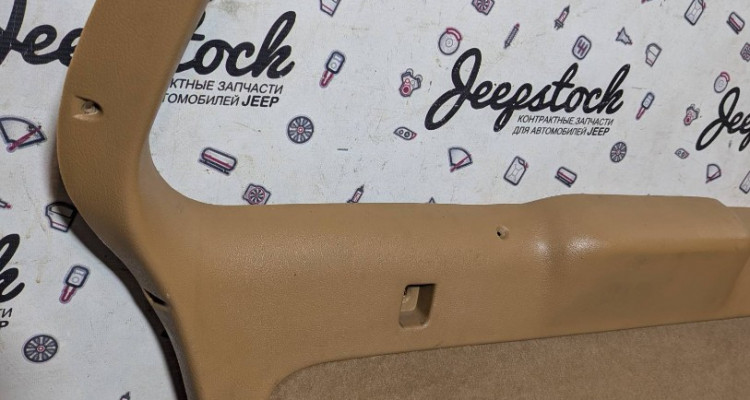 Обшивка 5ой двери 96-98г (SADDLE) Jeep Grand Cherokee ZG-ZJ, оригинальный номер производителя 55196274 OEM Обшивка 5ой двери 96-98г (SADDLE)