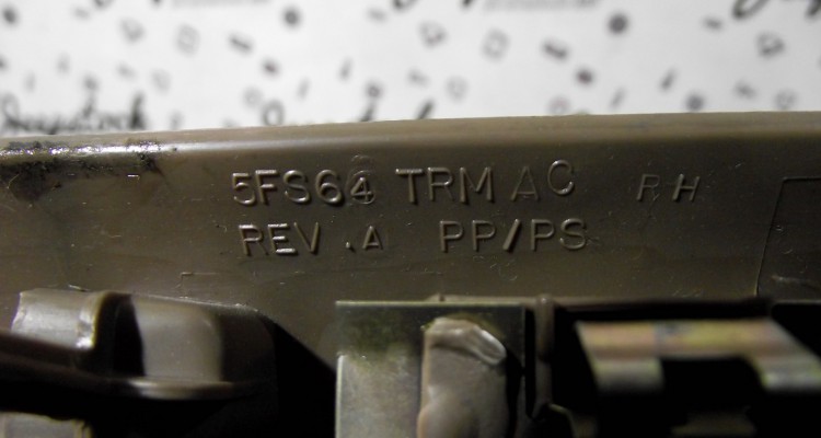 Накладка передней стойки правая (Sandstone) Jeep Grand Cherokee WG-WJ, оригинальный номер производителя 5FS64TRMAC OEM Накладка передней стойки правая (Sandstone)