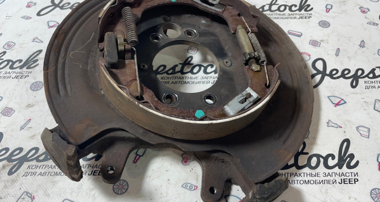 Опорный щит задний тормозной правый Jeep Grand Cherokee ZG-ZJ, оригинальный номер производителя 04796342, 04762128, 04796337 OEM Опорный щит задний тормозной правый
