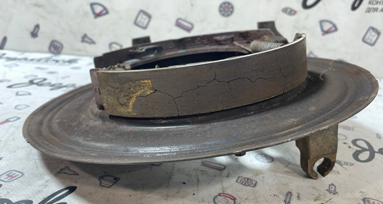 Опорный щит задний тормозной правый Jeep Grand Cherokee ZG-ZJ, оригинальный номер производителя 04796342, 04762128, 04796337 OEM Опорный щит задний тормозной правый