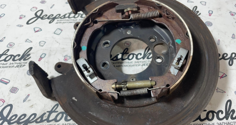 Опорный щит задний тормозной правый Jeep Grand Cherokee ZG-ZJ, оригинальный номер производителя 04796342, 04762128, 04796337 OEM Опорный щит задний тормозной правый