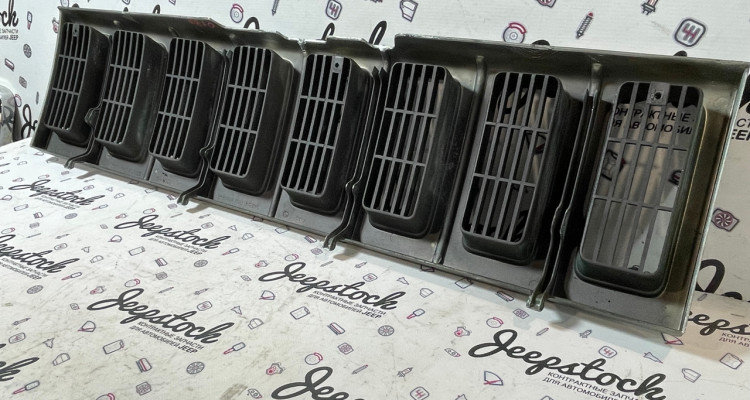 2000000004082 Решетка радиатора серая 92-95 Jeep Grand Cherokee ZG-ZJ, оригинальный номер производителя 55054890, 55054889 OEM Решетка радиатора 92-95 Jeep Grand Cherokee ZG-ZJ