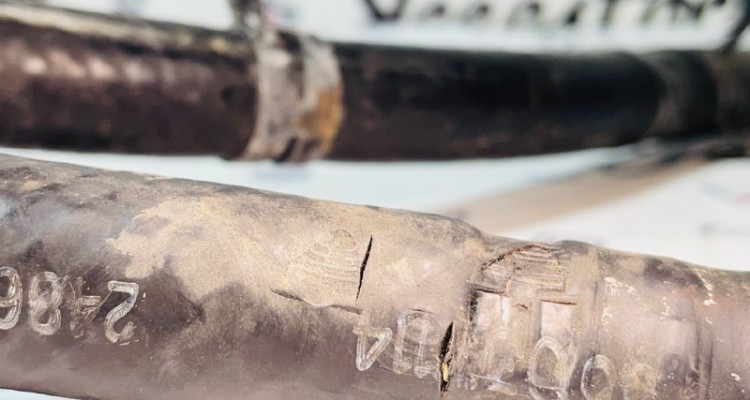 ZG-ZJ Печные патрубки 5.2-5.9L, оригинальный номер производителя 55036476, 55036477 OEM Печные патрубки 5.2-5.9L Jeep Grand Cherokee ZG-ZJ