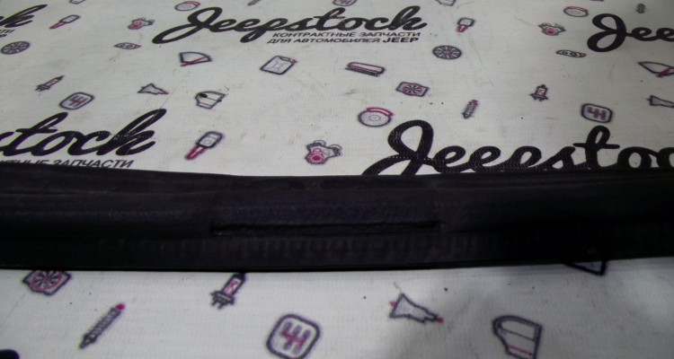  Уплотнительная резинка верхняя левая Jeep Grand Cherokee ZG-ZJ, оригинальный номер производителя 55135169 OEM Уплотнительная резинка верхняя левая