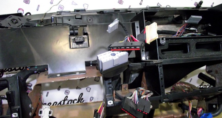 2000000000145 ZG-ZJ Скелет передней салонной панели (96-98г), оригинальный номер производителя 55115109 OEM Скелет передней салонной панели (96-98г)