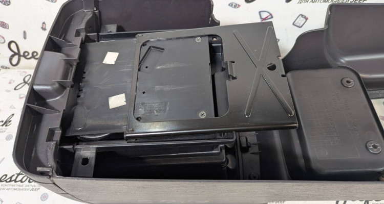 Напольная консоль, бар (Black) Jeep Grand Cherokee WG-WJ, оригинальный номер производителя 0PQ24TRMAB OEM Напольная консоль, бар (Black)