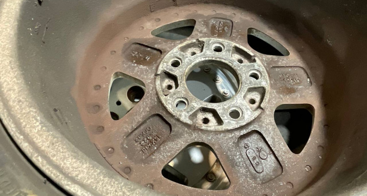 Комплект колес 225/70 R15 Jeep Cherokee XJ Bridgestone Blizzak DM-Z3, оригинальный номер производителя OEM Комплект колес 225/70 R15 Jeep Cherokee XJ