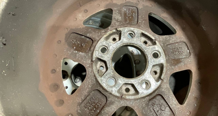 Комплект колес 225/70 R15 Jeep Cherokee XJ Bridgestone Blizzak DM-Z3, оригинальный номер производителя OEM Комплект колес 225/70 R15 Jeep Cherokee XJ