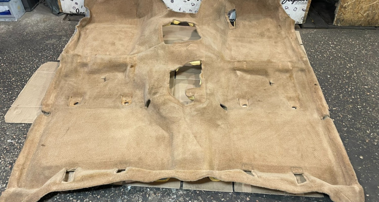Ковровое покрытие перед RHD (SADDLE) Jeep Grand Cherokee ZG-ZJ, оригинальный номер производителя 5FM87RT6 OEM Ковровое покрытие перед RHD (SADDLE)