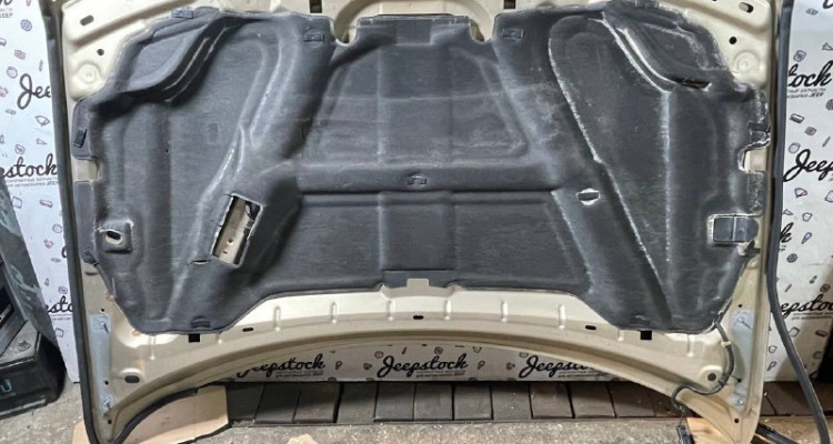 Капот передний вишня Jeep Grand Cherokee WG-WJ, оригинальный номер производителя 53013312AB OEM Капот в сборе с утеплителем золотистый Jeep Grand Cherokee WG-WJ