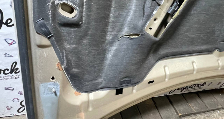 Капот передний вишня Jeep Grand Cherokee WG-WJ, оригинальный номер производителя 53013312AB OEM Капот в сборе с утеплителем золотистый Jeep Grand Cherokee WG-WJ