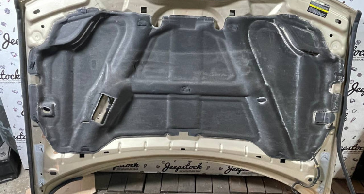 Капот передний вишня Jeep Grand Cherokee WG-WJ, оригинальный номер производителя 53013312AB OEM Капот в сборе с утеплителем золотистый Jeep Grand Cherokee WG-WJ