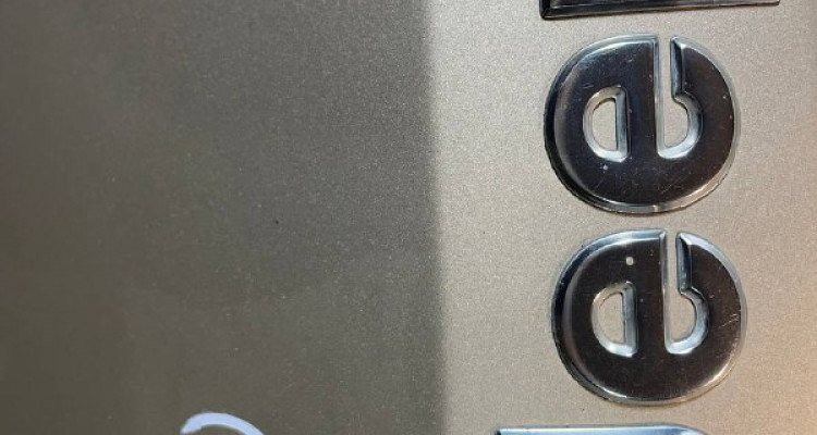 Капот передний вишня Jeep Grand Cherokee WG-WJ, оригинальный номер производителя 53013312AB OEM Капот в сборе с утеплителем золотистый Jeep Grand Cherokee WG-WJ