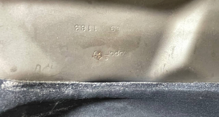 Капот передний вишня Jeep Grand Cherokee WG-WJ, оригинальный номер производителя 53013312AB OEM Капот в сборе с утеплителем золотистый Jeep Grand Cherokee WG-WJ