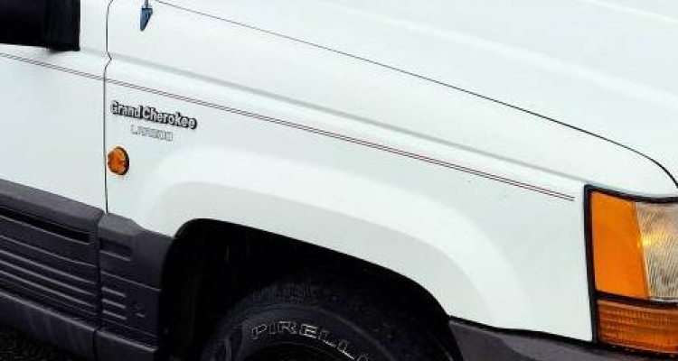 Крыло переднее правое черное Laredo Jeep Grand Cherokee ZG-ZJ, оригинальный номер производителя OEM Крыло переднее правое белое Laredo