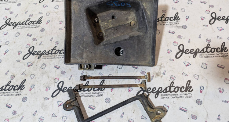 Площадка аккумулятора Jeep Cherokee XJ, оригинальный номер производителя 55235294 OEM Площадка аккумулятора