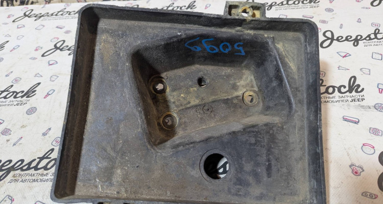 Площадка аккумулятора Jeep Cherokee XJ, оригинальный номер производителя 55235294 OEM Площадка аккумулятора