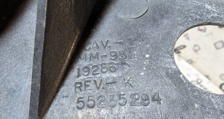 Площадка аккумулятора Jeep Cherokee XJ, оригинальный номер производителя 55235294 OEM Площадка аккумулятора