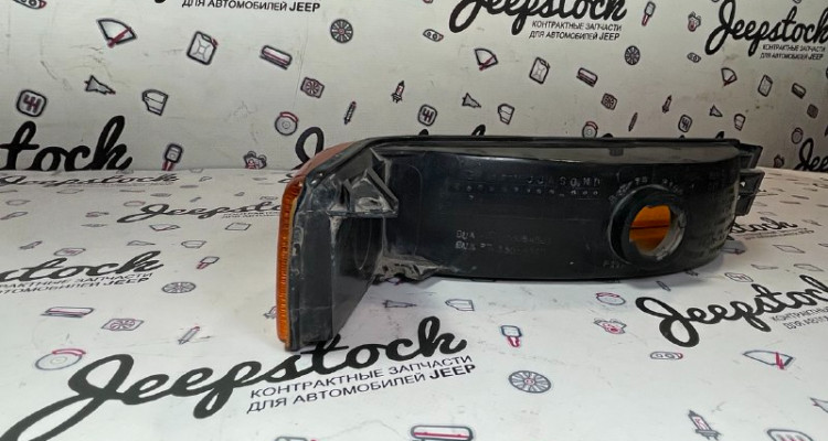 Поворотник передний левый оранжевый Jeep Grand Cherokee ZG-ZJ, оригинальный номер производителя 56005099 OEM Поворотник передний левый оранжевый 92-97г Jeep Grand Cherokee ZG-ZJ