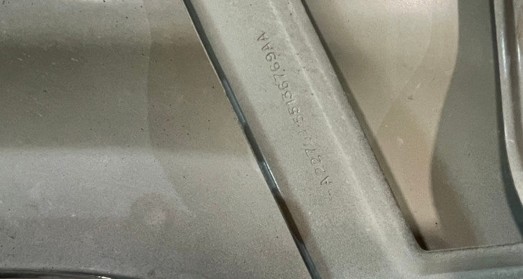 Крыло переднее левое белое Jeep Grand Cherokee WG-WJ, оригинальный номер производителя 55136769AA OEM Крыло переднее левое черное Jeep Grand Cherokee WG-WJ