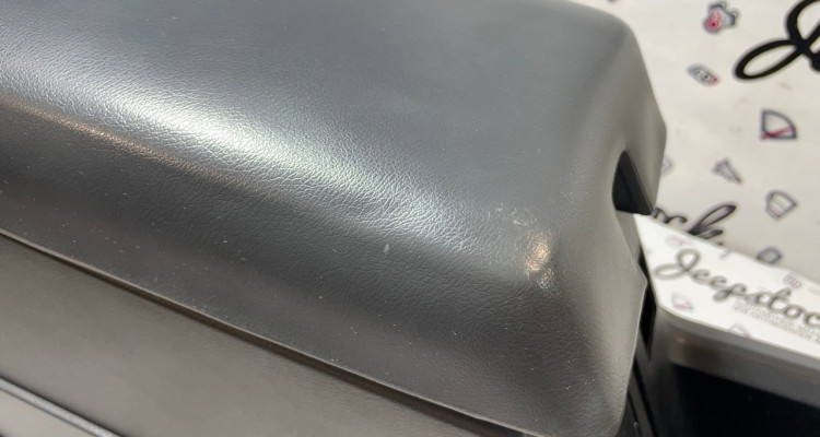 Центральный бардачок 92-95 (Gray) Jeep Cherokee XJ, оригинальный номер производителя 8955001334 OEM Центральный бардачок 92-95 (Gray) Jeep Cherokee XJ