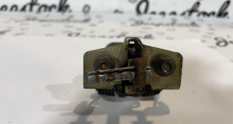 Ограничитель двери передний 92-95 Jeep Cherokee XJ, оригинальный номер производителя OEM Ограничитель двери передний 92-95 Jeep Cherokee XJ