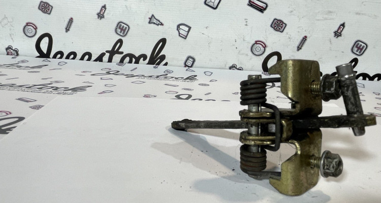  Ограничитель задней двери 92-95 Jeep Cherokee XJ, оригинальный номер производителя OEM Ограничитель задней двери 92-95 Jeep Cherokee XJ