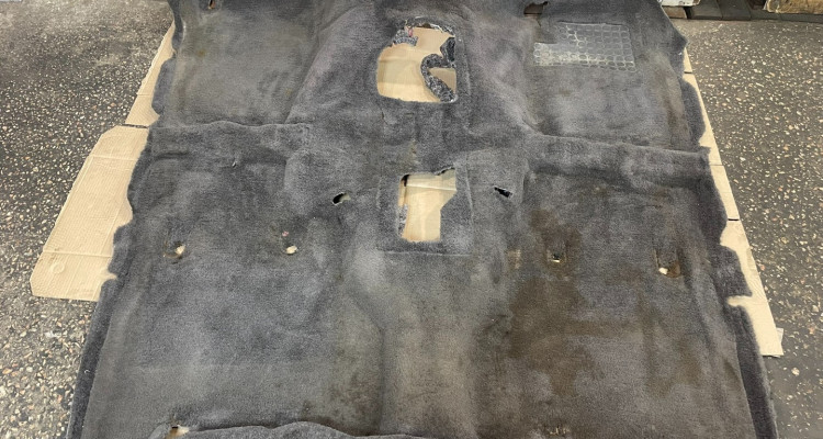 Ковровое покрытие зад часть (Agate) дефект Jeep Grand Cherokee ZG-ZJ, оригинальный номер производителя OEM Ковровое покрытие перед RHD (Agate) 2 Jeep Grand Cherokee ZG-ZJ