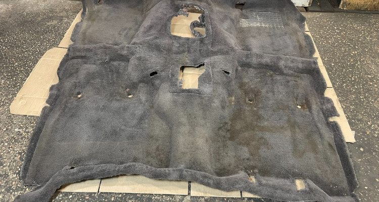 Ковровое покрытие зад часть (Agate) дефект Jeep Grand Cherokee ZG-ZJ, оригинальный номер производителя OEM Ковровое покрытие перед RHD (Agate) 2 Jeep Grand Cherokee ZG-ZJ