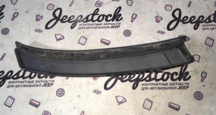 Накладка заднего правого крыла 96-98 черная Jeep Grand Cherokee ZG-ZJ, оригинальный номер производителя 55295568 OEM Накладка заднего правого крыла 96-98 черная