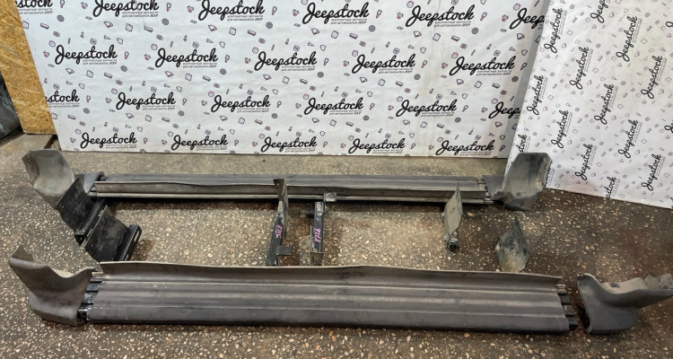 Подножки комплект (дефект) Jeep Grand Cherokee ZG-ZJ, оригинальный номер производителя OEM Подножки комплект Jeep Grand Cherokee ZG-ZJ