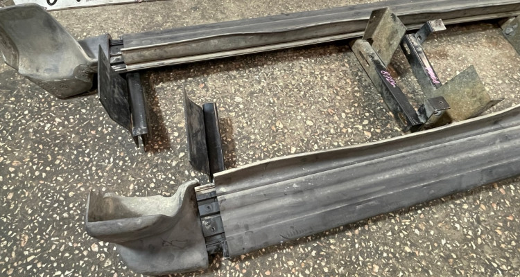 Подножки комплект (дефект) Jeep Grand Cherokee ZG-ZJ, оригинальный номер производителя OEM Подножки комплект Jeep Grand Cherokee ZG-ZJ