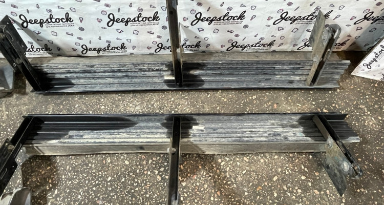 Подножки комплект (дефект) Jeep Grand Cherokee ZG-ZJ, оригинальный номер производителя OEM Подножки комплект Jeep Grand Cherokee ZG-ZJ