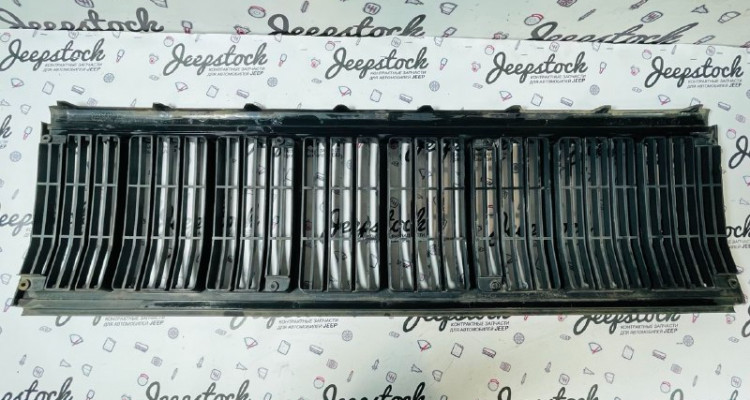 Решетка радиатора 92-95 (Тайвань) Jeep Grand Cherokee ZG-ZJ, оригинальный номер производителя AM07010GB OEM Решетка радиатора дорестайл Jeep Cherokee XJ