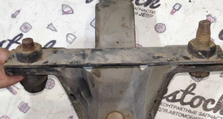 Задняя буксировочная проушина Jeep Grand Cherokee ZG-ZJ, оригинальный номер производителя 5200584, 52057738 OEM Задняя буксировочная проушина