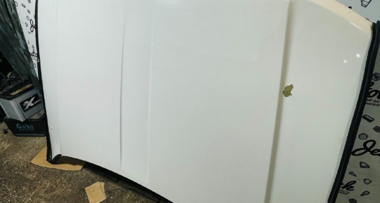 Капот передний белый Jeep Grand Cherokee WG-WJ, оригинальный номер производителя 53013312AB OEM Капот в сборе с утеплителем белый Jeep Grand Cherokee WG-WJ