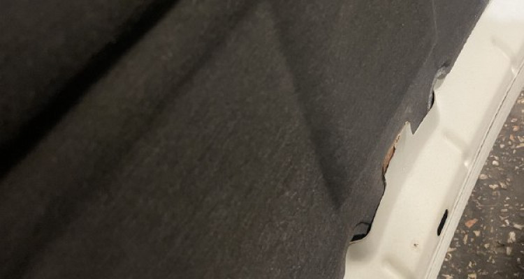 Капот передний белый Jeep Grand Cherokee WG-WJ, оригинальный номер производителя 53013312AB OEM Капот в сборе с утеплителем белый Jeep Grand Cherokee WG-WJ