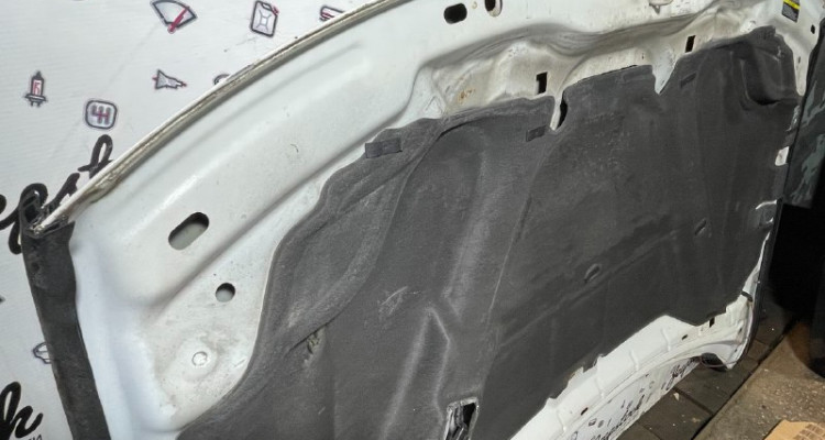 Капот передний белый Jeep Grand Cherokee WG-WJ, оригинальный номер производителя 53013312AB OEM Капот в сборе с утеплителем белый Jeep Grand Cherokee WG-WJ