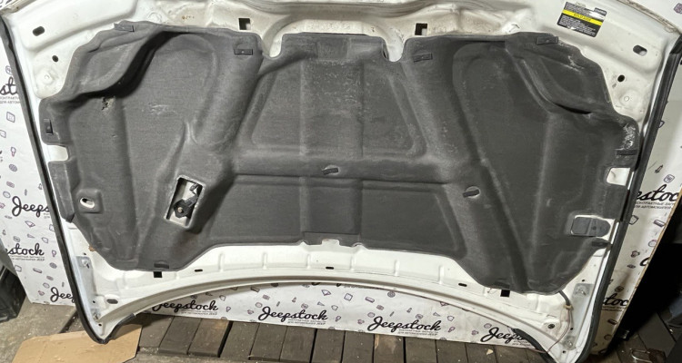 Капот передний белый Jeep Grand Cherokee WG-WJ, оригинальный номер производителя 53013312AB OEM Капот в сборе с утеплителем белый Jeep Grand Cherokee WG-WJ