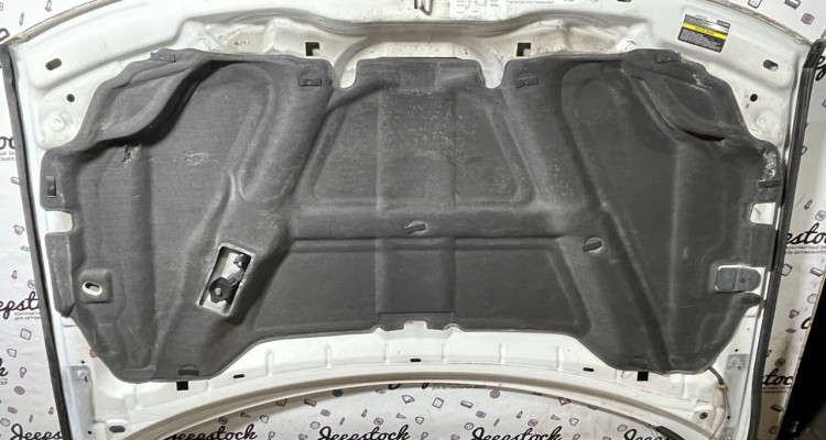 Капот передний белый Jeep Grand Cherokee WG-WJ, оригинальный номер производителя 53013312AB OEM Капот в сборе с утеплителем белый Jeep Grand Cherokee WG-WJ