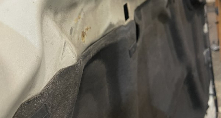 Капот передний белый Jeep Grand Cherokee WG-WJ, оригинальный номер производителя 53013312AB OEM Капот в сборе с утеплителем белый Jeep Grand Cherokee WG-WJ