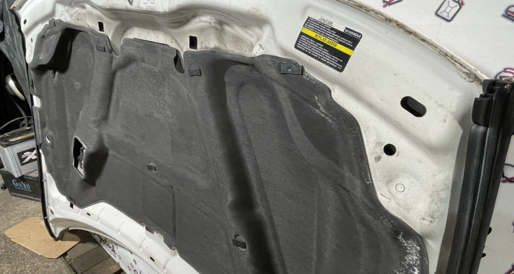 Капот передний белый Jeep Grand Cherokee WG-WJ, оригинальный номер производителя 53013312AB OEM Капот в сборе с утеплителем белый Jeep Grand Cherokee WG-WJ