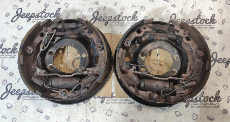 Опорные щиты задние (96-01) дефект Jeep Cherokee XJ, оригинальный номер производителя OEM Опорные щиты задние дефект